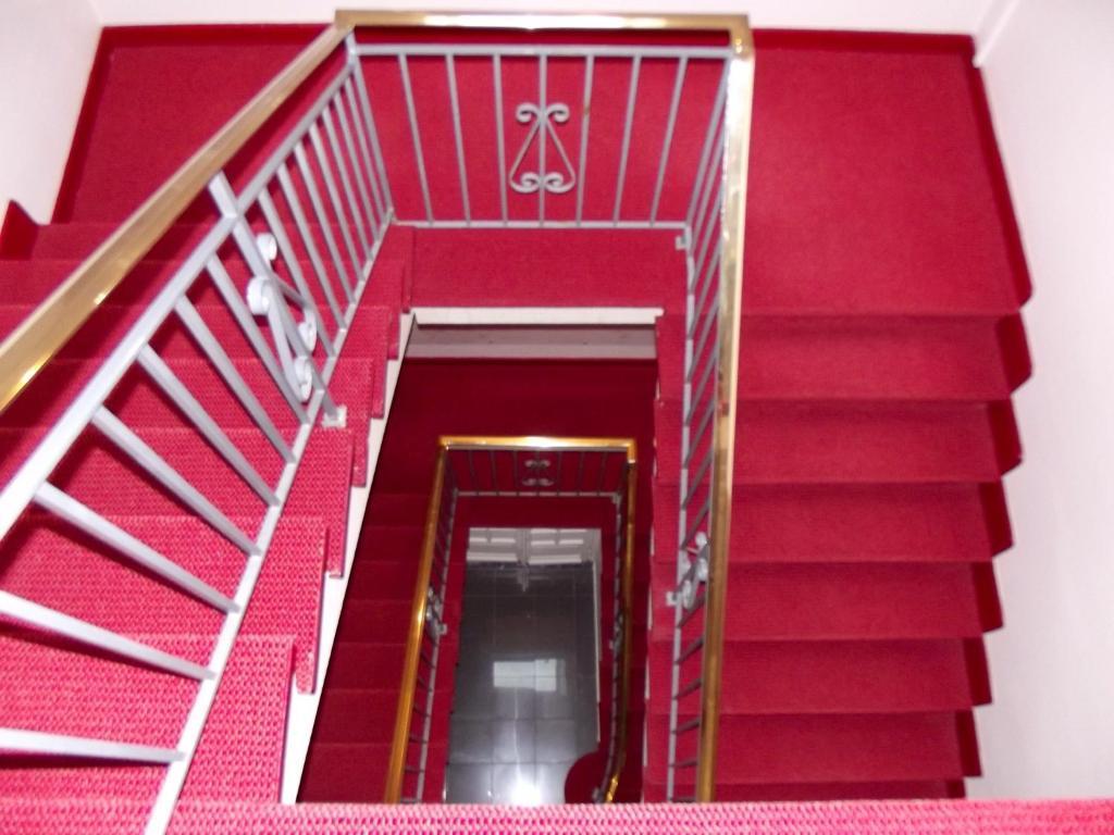 Hotel Robinson Ош Екстериор снимка